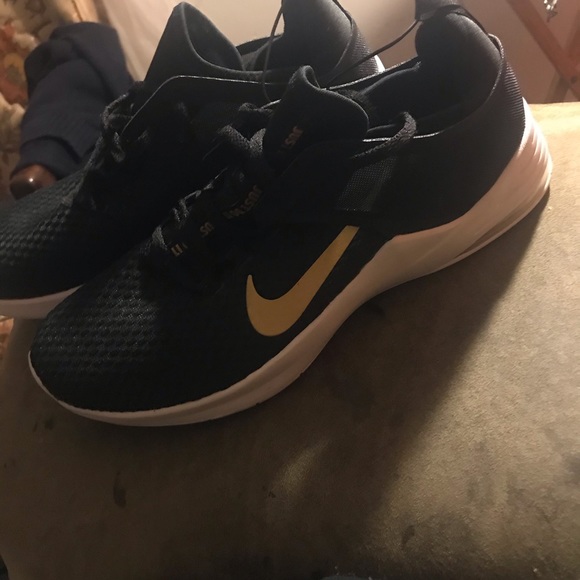 Nike shoes - Picture 3 of 3